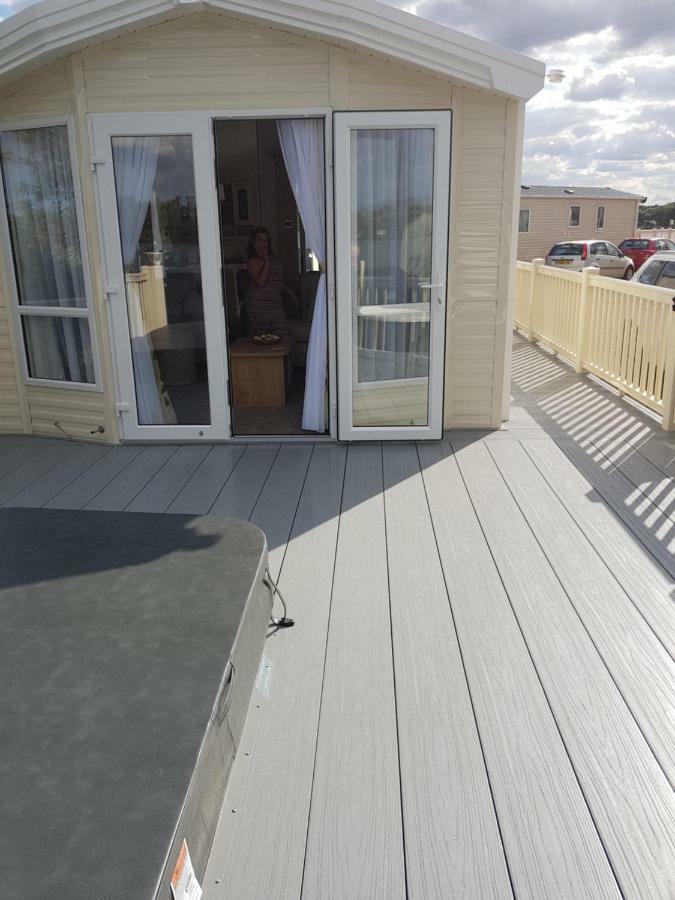 Dees Hot Tub Breaks At Tattershall Lakes Jet Ski 4 Exterior foto