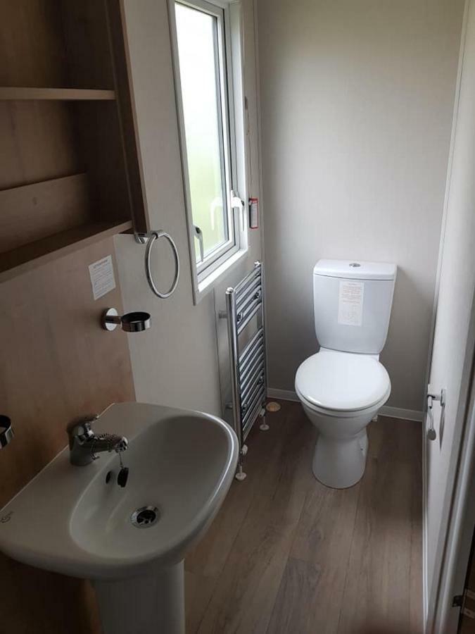Dees Hot Tub Breaks At Tattershall Lakes Jet Ski 4 Exterior foto